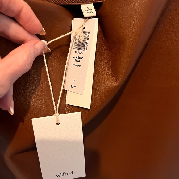 Wilfred’s classic mini in vegan leather - Picture 3 of 5